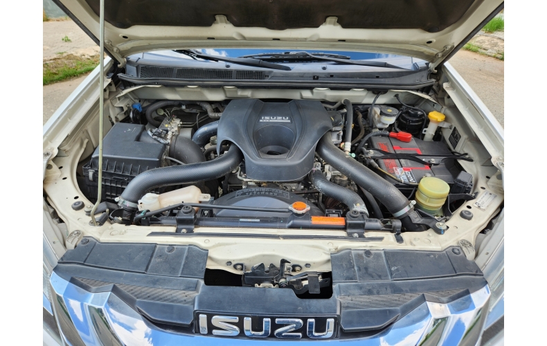 ISUZU MU-X 2016