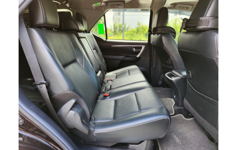Toyota Fortuner 2.7 4x2 (Nhập khẩu)