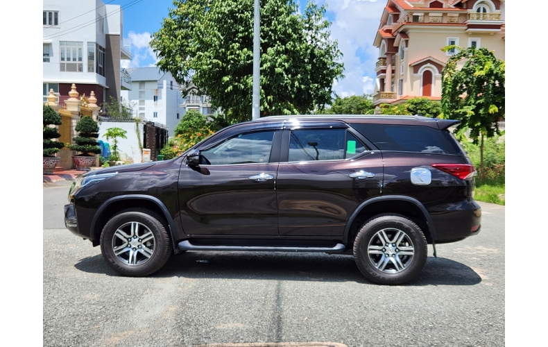 Toyota Fortuner 2.7 4x2 (Nhập khẩu)