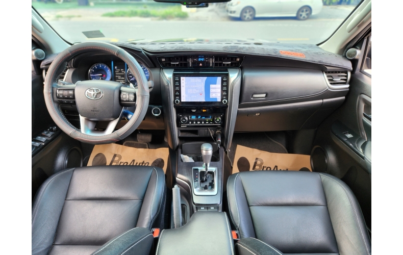 Toyota Fortuner 2.7 4x2 (Nhập khẩu)