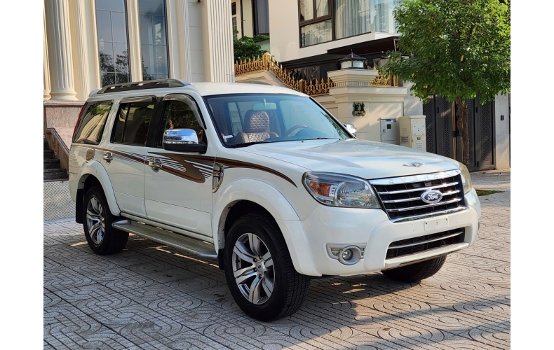 Ford Everest 2011 màu trắng