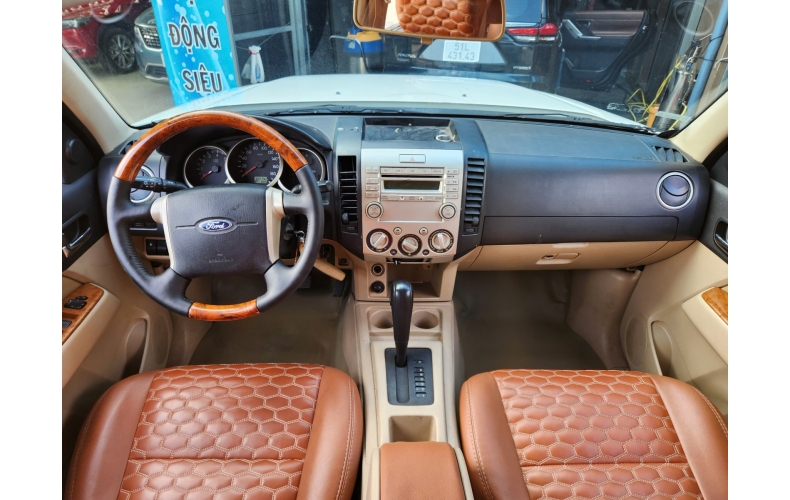 Ford Everest 2011 màu trắng