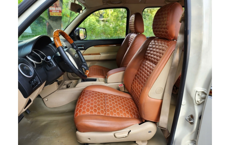 Ford Everest 2011 màu trắng