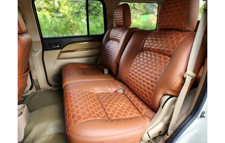 Ford Everest 2011 màu trắng